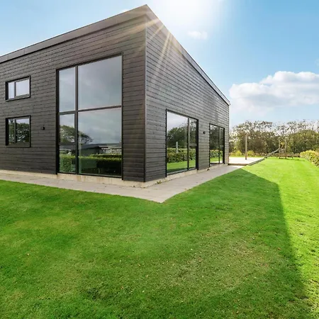 Lovely In With Wifi Holiday home